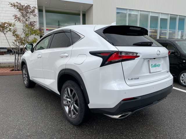 レクサス ＮＸ 200t 石川県 2015(平27)年 5.5万km ソニッククォーツ 純正ナビ　フルセグＴＶ　全方位カメラ　クルーズコントロール　パワーバックドア　レーダーブレーキ　純正アルミホイール　スマートキー　ＢＳＭ　電動ミラー　パワーシート　ＬＥＤヘッドライト