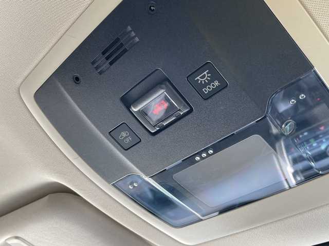 レクサス ＮＸ 200t 石川県 2015(平27)年 5.5万km ソニッククォーツ 純正ナビ　フルセグＴＶ　全方位カメラ　クルーズコントロール　パワーバックドア　レーダーブレーキ　純正アルミホイール　スマートキー　ＢＳＭ　電動ミラー　パワーシート　ＬＥＤヘッドライト