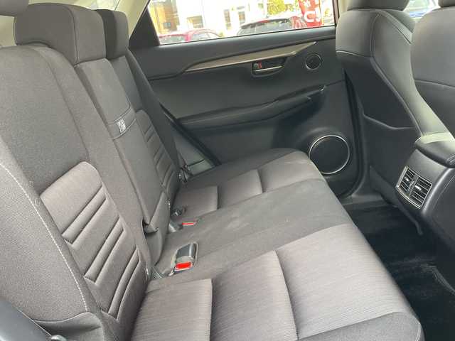 レクサス ＮＸ 200t 石川県 2015(平27)年 5.5万km ソニッククォーツ 純正ナビ　フルセグＴＶ　全方位カメラ　クルーズコントロール　パワーバックドア　レーダーブレーキ　純正アルミホイール　スマートキー　ＢＳＭ　電動ミラー　パワーシート　ＬＥＤヘッドライト