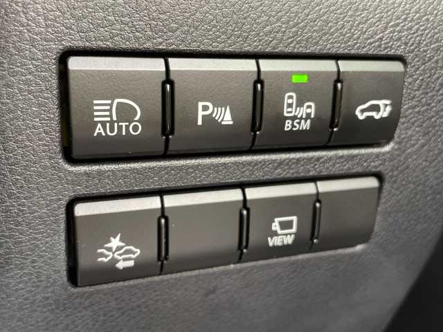 レクサス ＮＸ 200t 石川県 2015(平27)年 5.5万km ソニッククォーツ 純正ナビ　フルセグＴＶ　全方位カメラ　クルーズコントロール　パワーバックドア　レーダーブレーキ　純正アルミホイール　スマートキー　ＢＳＭ　電動ミラー　パワーシート　ＬＥＤヘッドライト