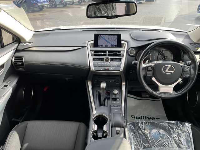レクサス ＮＸ 200t 石川県 2015(平27)年 5.5万km ソニッククォーツ 純正ナビ　フルセグＴＶ　全方位カメラ　クルーズコントロール　パワーバックドア　レーダーブレーキ　純正アルミホイール　スマートキー　ＢＳＭ　電動ミラー　パワーシート　ＬＥＤヘッドライト
