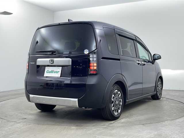 ホンダ フリード クロスター 兵庫県 2024(令6)年 0.5万km トワイライトミストブラックパール ・純正ナビ（フルセグ・BT・CD・DVD・スマートフォン連携）/・バックカメラ/・テレビキャンセラ-/・ホンダセンシング/・衝突被害軽減ブレーキ/・路外逸脱抑制システム/・先行車発進お知らせ/・レーダークルーズコントロール/・レーンキープアシスト/・ブラインドスポットモニター/・標識認識機能/・リアパーキングセンサー/・三列シート/・ウォークスルー/・シートヒーター/・革巻きステアリング/・ステアリングリモコン/・両側パワースライドドア/・電動パーキングブレーキ/・オートブレーキホールド/・ルーフレール/・純正15インチアルミホイール/・ABS/・横滑り防止機能/・前後コーナーセンサー/・盗難防止装置/・オートライト/・LEDヘッドライト/・W＋サイドエアバック/・カーテンエアバック/・スマートキー/・オートエアコン/・取扱説明書
