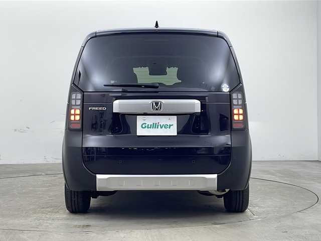 ホンダ フリード クロスター 兵庫県 2024(令6)年 0.5万km トワイライトミストブラックパール ・純正ナビ（フルセグ・BT・CD・DVD・スマートフォン連携）/・バックカメラ/・テレビキャンセラ-/・ホンダセンシング/・衝突被害軽減ブレーキ/・路外逸脱抑制システム/・先行車発進お知らせ/・レーダークルーズコントロール/・レーンキープアシスト/・ブラインドスポットモニター/・標識認識機能/・リアパーキングセンサー/・三列シート/・ウォークスルー/・シートヒーター/・革巻きステアリング/・ステアリングリモコン/・両側パワースライドドア/・電動パーキングブレーキ/・オートブレーキホールド/・ルーフレール/・純正15インチアルミホイール/・ABS/・横滑り防止機能/・前後コーナーセンサー/・盗難防止装置/・オートライト/・LEDヘッドライト/・W＋サイドエアバック/・カーテンエアバック/・スマートキー/・オートエアコン/・取扱説明書