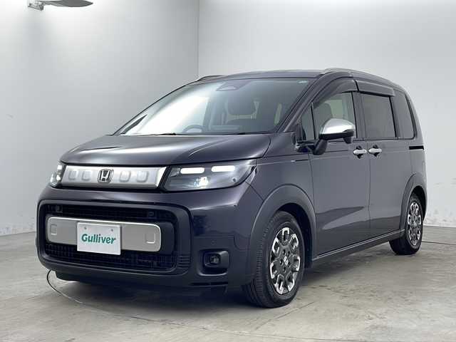 ホンダ フリード クロスター 兵庫県 2024(令6)年 0.5万km トワイライトミストブラックパール ・純正ナビ（フルセグ・BT・CD・DVD・スマートフォン連携）/・バックカメラ/・テレビキャンセラ-/・ホンダセンシング/・衝突被害軽減ブレーキ/・路外逸脱抑制システム/・先行車発進お知らせ/・レーダークルーズコントロール/・レーンキープアシスト/・ブラインドスポットモニター/・標識認識機能/・リアパーキングセンサー/・三列シート/・ウォークスルー/・シートヒーター/・革巻きステアリング/・ステアリングリモコン/・両側パワースライドドア/・電動パーキングブレーキ/・オートブレーキホールド/・ルーフレール/・純正15インチアルミホイール/・ABS/・横滑り防止機能/・前後コーナーセンサー/・盗難防止装置/・オートライト/・LEDヘッドライト/・W＋サイドエアバック/・カーテンエアバック/・スマートキー/・オートエアコン/・取扱説明書