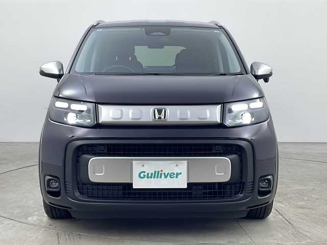 ホンダ フリード クロスター 兵庫県 2024(令6)年 0.5万km トワイライトミストブラックパール ・純正ナビ（フルセグ・BT・CD・DVD・スマートフォン連携）/・バックカメラ/・テレビキャンセラ-/・ホンダセンシング/・衝突被害軽減ブレーキ/・路外逸脱抑制システム/・先行車発進お知らせ/・レーダークルーズコントロール/・レーンキープアシスト/・ブラインドスポットモニター/・標識認識機能/・リアパーキングセンサー/・三列シート/・ウォークスルー/・シートヒーター/・革巻きステアリング/・ステアリングリモコン/・両側パワースライドドア/・電動パーキングブレーキ/・オートブレーキホールド/・ルーフレール/・純正15インチアルミホイール/・ABS/・横滑り防止機能/・前後コーナーセンサー/・盗難防止装置/・オートライト/・LEDヘッドライト/・W＋サイドエアバック/・カーテンエアバック/・スマートキー/・オートエアコン/・取扱説明書