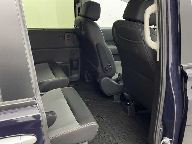 ホンダ フリード クロスター 兵庫県 2024(令6)年 0.5万km トワイライトミストブラックパール ・純正ナビ（フルセグ・BT・CD・DVD・スマートフォン連携）/・バックカメラ/・テレビキャンセラ-/・ホンダセンシング/・衝突被害軽減ブレーキ/・路外逸脱抑制システム/・先行車発進お知らせ/・レーダークルーズコントロール/・レーンキープアシスト/・ブラインドスポットモニター/・標識認識機能/・リアパーキングセンサー/・三列シート/・ウォークスルー/・シートヒーター/・革巻きステアリング/・ステアリングリモコン/・両側パワースライドドア/・電動パーキングブレーキ/・オートブレーキホールド/・ルーフレール/・純正15インチアルミホイール/・ABS/・横滑り防止機能/・前後コーナーセンサー/・盗難防止装置/・オートライト/・LEDヘッドライト/・W＋サイドエアバック/・カーテンエアバック/・スマートキー/・オートエアコン/・取扱説明書