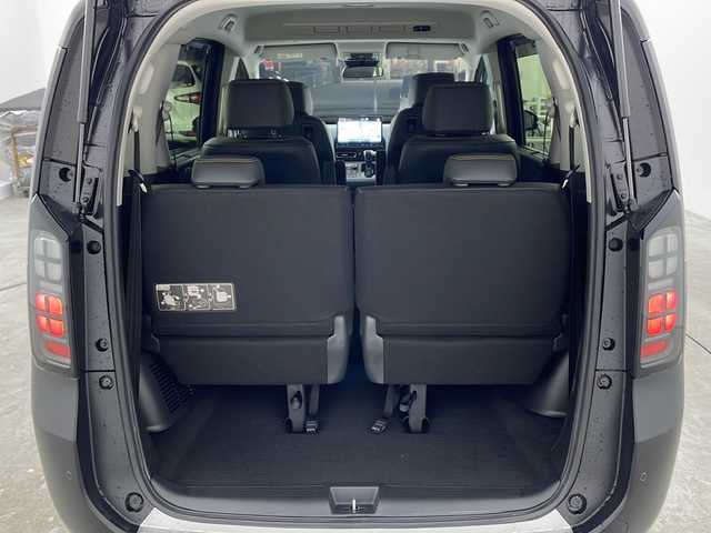 ホンダ フリード クロスター 兵庫県 2024(令6)年 0.5万km トワイライトミストブラックパール ・純正ナビ（フルセグ・BT・CD・DVD・スマートフォン連携）/・バックカメラ/・テレビキャンセラ-/・ホンダセンシング/・衝突被害軽減ブレーキ/・路外逸脱抑制システム/・先行車発進お知らせ/・レーダークルーズコントロール/・レーンキープアシスト/・ブラインドスポットモニター/・標識認識機能/・リアパーキングセンサー/・三列シート/・ウォークスルー/・シートヒーター/・革巻きステアリング/・ステアリングリモコン/・両側パワースライドドア/・電動パーキングブレーキ/・オートブレーキホールド/・ルーフレール/・純正15インチアルミホイール/・ABS/・横滑り防止機能/・前後コーナーセンサー/・盗難防止装置/・オートライト/・LEDヘッドライト/・W＋サイドエアバック/・カーテンエアバック/・スマートキー/・オートエアコン/・取扱説明書