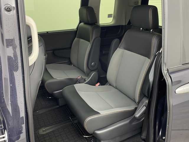 ホンダ フリード クロスター 兵庫県 2024(令6)年 0.5万km トワイライトミストブラックパール ・純正ナビ（フルセグ・BT・CD・DVD・スマートフォン連携）/・バックカメラ/・テレビキャンセラ-/・ホンダセンシング/・衝突被害軽減ブレーキ/・路外逸脱抑制システム/・先行車発進お知らせ/・レーダークルーズコントロール/・レーンキープアシスト/・ブラインドスポットモニター/・標識認識機能/・リアパーキングセンサー/・三列シート/・ウォークスルー/・シートヒーター/・革巻きステアリング/・ステアリングリモコン/・両側パワースライドドア/・電動パーキングブレーキ/・オートブレーキホールド/・ルーフレール/・純正15インチアルミホイール/・ABS/・横滑り防止機能/・前後コーナーセンサー/・盗難防止装置/・オートライト/・LEDヘッドライト/・W＋サイドエアバック/・カーテンエアバック/・スマートキー/・オートエアコン/・取扱説明書