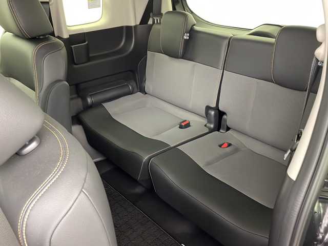 ホンダ フリード クロスター 兵庫県 2024(令6)年 0.5万km トワイライトミストブラックパール ・純正ナビ（フルセグ・BT・CD・DVD・スマートフォン連携）/・バックカメラ/・テレビキャンセラ-/・ホンダセンシング/・衝突被害軽減ブレーキ/・路外逸脱抑制システム/・先行車発進お知らせ/・レーダークルーズコントロール/・レーンキープアシスト/・ブラインドスポットモニター/・標識認識機能/・リアパーキングセンサー/・三列シート/・ウォークスルー/・シートヒーター/・革巻きステアリング/・ステアリングリモコン/・両側パワースライドドア/・電動パーキングブレーキ/・オートブレーキホールド/・ルーフレール/・純正15インチアルミホイール/・ABS/・横滑り防止機能/・前後コーナーセンサー/・盗難防止装置/・オートライト/・LEDヘッドライト/・W＋サイドエアバック/・カーテンエアバック/・スマートキー/・オートエアコン/・取扱説明書