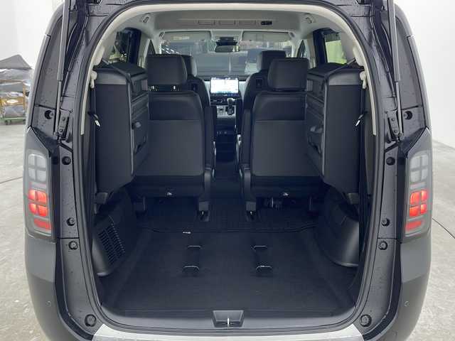 ホンダ フリード クロスター 兵庫県 2024(令6)年 0.5万km トワイライトミストブラックパール ・純正ナビ（フルセグ・BT・CD・DVD・スマートフォン連携）/・バックカメラ/・テレビキャンセラ-/・ホンダセンシング/・衝突被害軽減ブレーキ/・路外逸脱抑制システム/・先行車発進お知らせ/・レーダークルーズコントロール/・レーンキープアシスト/・ブラインドスポットモニター/・標識認識機能/・リアパーキングセンサー/・三列シート/・ウォークスルー/・シートヒーター/・革巻きステアリング/・ステアリングリモコン/・両側パワースライドドア/・電動パーキングブレーキ/・オートブレーキホールド/・ルーフレール/・純正15インチアルミホイール/・ABS/・横滑り防止機能/・前後コーナーセンサー/・盗難防止装置/・オートライト/・LEDヘッドライト/・W＋サイドエアバック/・カーテンエアバック/・スマートキー/・オートエアコン/・取扱説明書