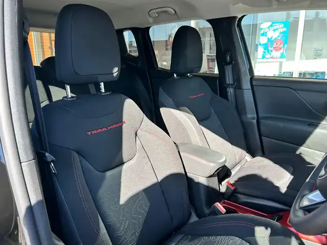 クライスラー・ジープ ジープ レネゲード 富山県 2021(令3)年 1.9万km 黒 純正メモリナビ/Bluetooth接続/フルセグTV/AM/FMラジオ/ドラレコ/バックカメラ/４WD/ETC2.0/車線逸脱防止/アイドリングストップ/ダウンヒルアシスト/横滑り防止