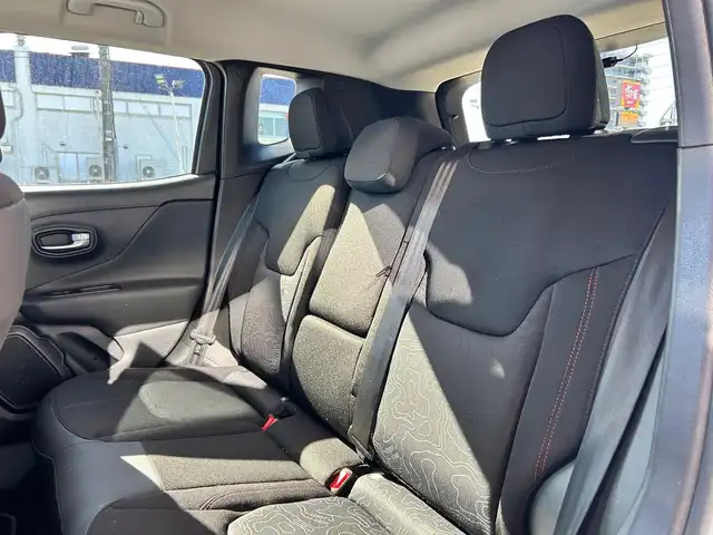 クライスラー・ジープ ジープ レネゲード 富山県 2021(令3)年 1.9万km 黒 純正メモリナビ/Bluetooth接続/フルセグTV/AM/FMラジオ/ドラレコ/バックカメラ/４WD/ETC2.0/車線逸脱防止/アイドリングストップ/ダウンヒルアシスト/横滑り防止