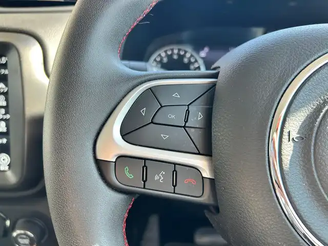 クライスラー・ジープ ジープ レネゲード 富山県 2021(令3)年 1.9万km 黒 純正メモリナビ/Bluetooth接続/フルセグTV/AM/FMラジオ/ドラレコ/バックカメラ/４WD/ETC2.0/車線逸脱防止/アイドリングストップ/ダウンヒルアシスト/横滑り防止