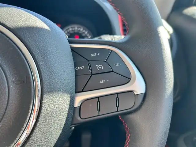 クライスラー・ジープ ジープ レネゲード 富山県 2021(令3)年 1.9万km 黒 純正メモリナビ/Bluetooth接続/フルセグTV/AM/FMラジオ/ドラレコ/バックカメラ/４WD/ETC2.0/車線逸脱防止/アイドリングストップ/ダウンヒルアシスト/横滑り防止