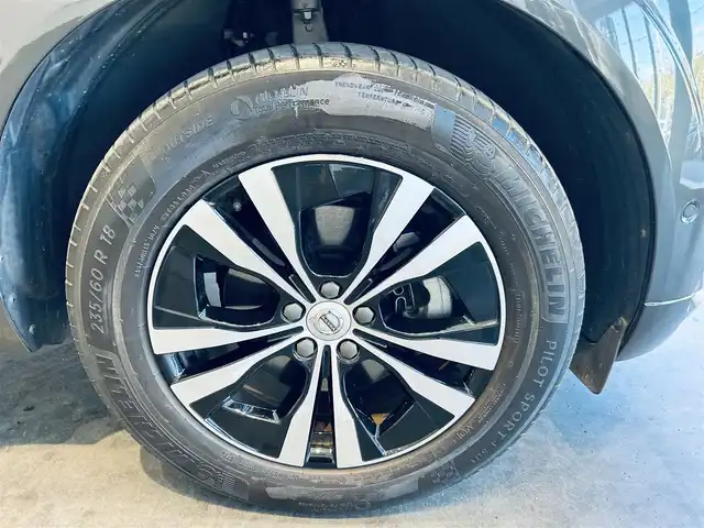 ボルボ ＸＣ６０ D4 AWD モーメンタム 大阪府 2020(令2)年 5.5万km グレー 純正ナビ/TV/360度カメラ/applecarplay/ACC/BLIS/純正18インチAW/LEDヘッドライト/電動リアゲート/クリアランスソナー/自動駐車/ベージュ革/パワーシート/Dシートメモリ/シートヒーター/ステアリングヒーター/スマートキー