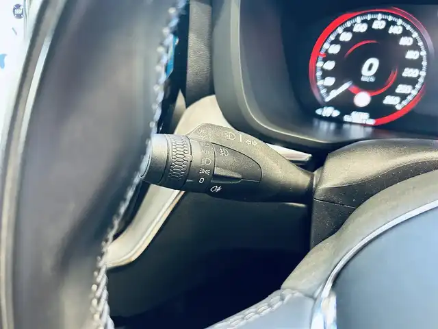 ボルボ ＸＣ６０ D4 AWD モーメンタム 大阪府 2020(令2)年 5.5万km グレー 純正ナビ/TV/360度カメラ/applecarplay/ACC/BLIS/純正18インチAW/LEDヘッドライト/電動リアゲート/クリアランスソナー/自動駐車/ベージュ革/パワーシート/Dシートメモリ/シートヒーター/ステアリングヒーター/スマートキー