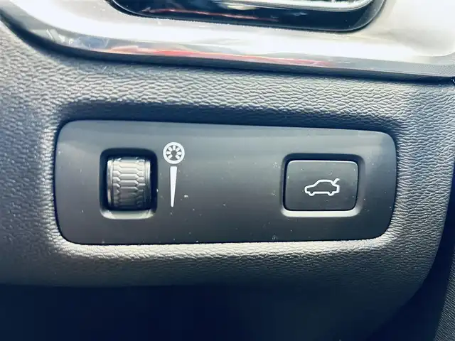 ボルボ ＸＣ６０ D4 AWD モーメンタム 大阪府 2020(令2)年 5.5万km グレー 純正ナビ/TV/360度カメラ/applecarplay/ACC/BLIS/純正18インチAW/LEDヘッドライト/電動リアゲート/クリアランスソナー/自動駐車/ベージュ革/パワーシート/Dシートメモリ/シートヒーター/ステアリングヒーター/スマートキー