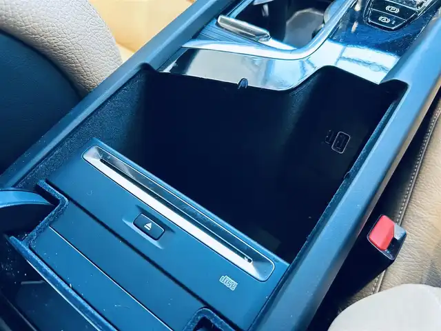 ボルボ ＸＣ６０ D4 AWD モーメンタム 大阪府 2020(令2)年 5.5万km グレー 純正ナビ/TV/360度カメラ/applecarplay/ACC/BLIS/純正18インチAW/LEDヘッドライト/電動リアゲート/クリアランスソナー/自動駐車/ベージュ革/パワーシート/Dシートメモリ/シートヒーター/ステアリングヒーター/スマートキー