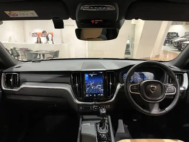 ボルボ ＸＣ６０ D4 AWD モーメンタム 道央・札幌 2018(平30)年 1.9万km オニキスブラックP インテリセーフ/　・ACC/　・LKA/　・CTA/　・BLIS/　・LCMA/　・パイロットアシスト/　・360°カメラ/　・パークアシストパイロット/純正ナビ/フルセグTV/本革シート/シートヒーター/電動フロントシート/LEDヘッドライト/パワーテールゲート/純正ドラレコ