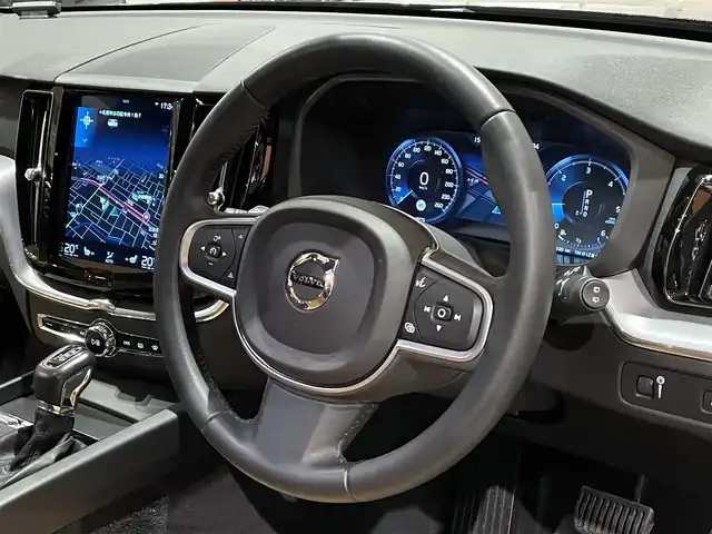 ボルボ ＸＣ６０ D4 AWD モーメンタム 道央・札幌 2018(平30)年 1.9万km オニキスブラックP インテリセーフ/　・ACC/　・LKA/　・CTA/　・BLIS/　・LCMA/　・パイロットアシスト/　・360°カメラ/　・パークアシストパイロット/純正ナビ/フルセグTV/本革シート/シートヒーター/電動フロントシート/LEDヘッドライト/パワーテールゲート/純正ドラレコ