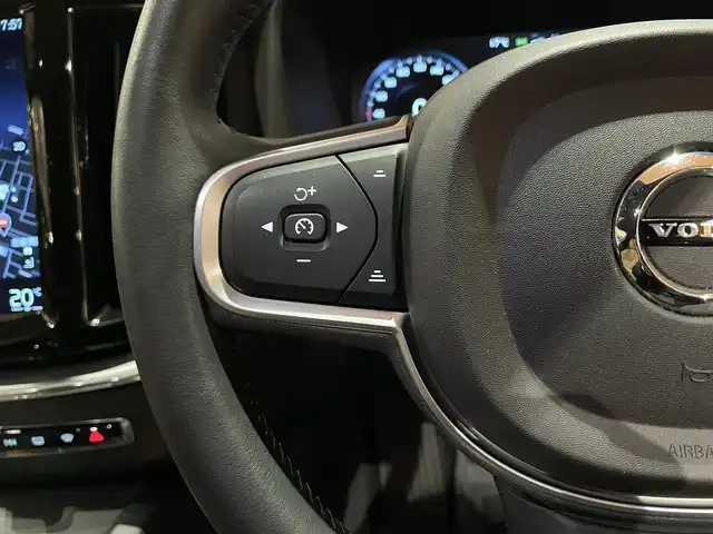 ボルボ ＸＣ６０ D4 AWD モーメンタム 道央・札幌 2018(平30)年 1.9万km オニキスブラックP インテリセーフ/　・ACC/　・LKA/　・CTA/　・BLIS/　・LCMA/　・パイロットアシスト/　・360°カメラ/　・パークアシストパイロット/純正ナビ/フルセグTV/本革シート/シートヒーター/電動フロントシート/LEDヘッドライト/パワーテールゲート/純正ドラレコ