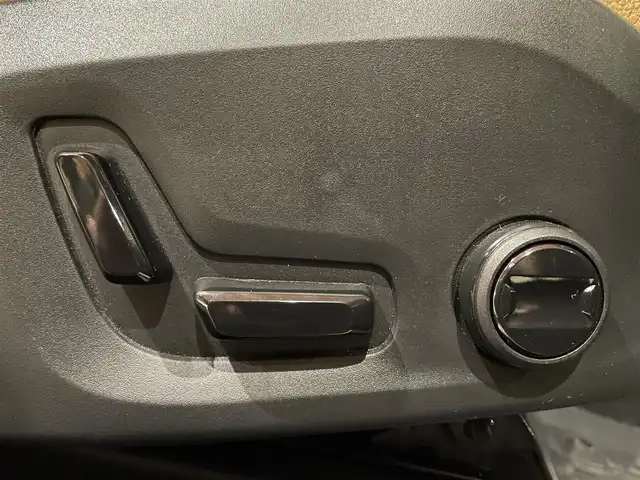 ボルボ ＸＣ６０ D4 AWD モーメンタム 道央・札幌 2018(平30)年 1.9万km オニキスブラックP インテリセーフ/　・ACC/　・LKA/　・CTA/　・BLIS/　・LCMA/　・パイロットアシスト/　・360°カメラ/　・パークアシストパイロット/純正ナビ/フルセグTV/本革シート/シートヒーター/電動フロントシート/LEDヘッドライト/パワーテールゲート/純正ドラレコ