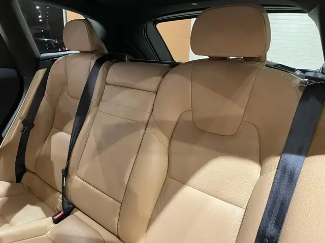 ボルボ ＸＣ６０ D4 AWD モーメンタム 道央・札幌 2018(平30)年 1.9万km オニキスブラックP インテリセーフ/　・ACC/　・LKA/　・CTA/　・BLIS/　・LCMA/　・パイロットアシスト/　・360°カメラ/　・パークアシストパイロット/純正ナビ/フルセグTV/本革シート/シートヒーター/電動フロントシート/LEDヘッドライト/パワーテールゲート/純正ドラレコ