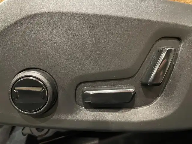 ボルボ ＸＣ６０ D4 AWD モーメンタム 道央・札幌 2018(平30)年 1.9万km オニキスブラックP インテリセーフ/　・ACC/　・LKA/　・CTA/　・BLIS/　・LCMA/　・パイロットアシスト/　・360°カメラ/　・パークアシストパイロット/純正ナビ/フルセグTV/本革シート/シートヒーター/電動フロントシート/LEDヘッドライト/パワーテールゲート/純正ドラレコ