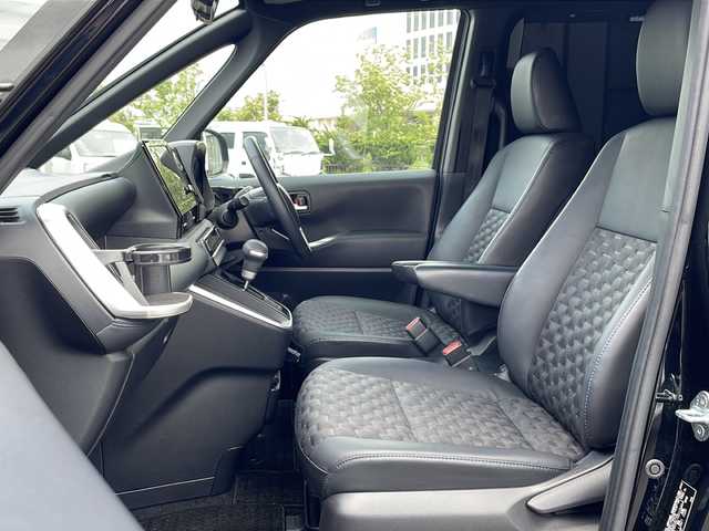トヨタ ヴォクシー S－Z 青森県 2023(令5)年 2.2万km 黒 ・ワンオーナー/・４WD/・純正ディスプレイオーディオ/・AM/FM/Bluetooth/HDMI/・両側パワースライドドア/・アラウンドビューモニター/・D＋N席シートヒーター/・追従型クルーズコントロール/・オートライト/・オートハイビーム/・ステアリングリモコン/・寒冷地仕様/・横滑り抑制装置/・前後コーナーセンサー/・衝突軽減ブレーキ/・ブレーキHOLD/・プッシュスタート/・ビルトインETC/・純正フロアマット/・前後ドライブレコーダー/・7人乗り/・純正AW16インチ