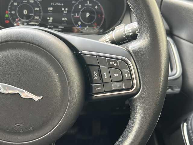ジャガー Ｅペース S 180PS 兵庫県 2018(平30)年 8.5万km グレイシャーホワイト 純正メーカーナビ/　Bluetooth・USB・SD/フルセグTV（走行中視聴可能）/４WD/アラウンドビューモニター/ETC2.0/MICRO　SIM/ドライブレコーダー　DRV-MR740/アイドリングストップ/パーキングアシスト/オールサーフェイス・プログレス・コントロール/クルーズコントロール/オートライト/オートマチックハイビーム/シートヒータ　D+N席/パワーシート　D+N席/コーナーセンサー前後/レーンキープアシスト/横滑り防止装置/衝突被害軽減システム/盗難防止装置/スペアキー×１/保証書/取扱説明書