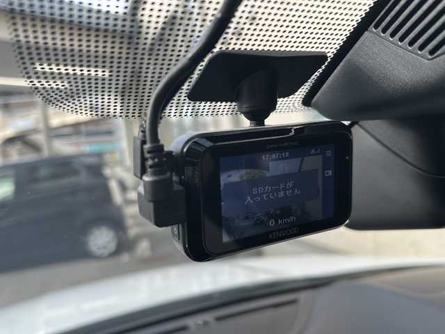 ジャガー Ｅペース S 180PS 兵庫県 2018(平30)年 8.5万km グレイシャーホワイト 純正メーカーナビ/　Bluetooth・USB・SD/フルセグTV（走行中視聴可能）/４WD/アラウンドビューモニター/ETC2.0/MICRO　SIM/ドライブレコーダー　DRV-MR740/アイドリングストップ/パーキングアシスト/オールサーフェイス・プログレス・コントロール/クルーズコントロール/オートライト/オートマチックハイビーム/シートヒータ　D+N席/パワーシート　D+N席/コーナーセンサー前後/レーンキープアシスト/横滑り防止装置/衝突被害軽減システム/盗難防止装置/スペアキー×１/保証書/取扱説明書
