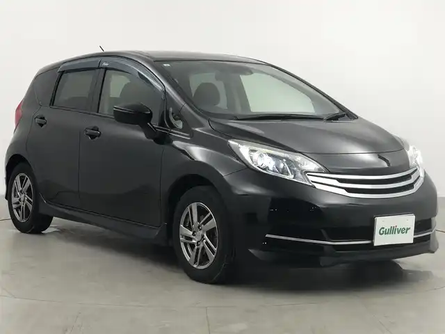 日産 ノート ライダー Vセレ +セーフ 愛知県 2015(平27)年 5.6万km スーパーブラック 純正ナビ　/（フルセグ／ＢＴ／ＣＤ／ＤＶＤ）　/バックモニター　/衝突軽減システム　/レーンキープアシスト　/アイドリングストップ　/オートライト　/電動格納ミラー　/プッシュスタート　/ＥＴＣ　/純正ＡＷ