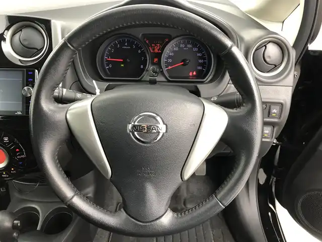 日産 ノート ライダー Vセレ +セーフ 愛知県 2015(平27)年 5.6万km スーパーブラック 純正ナビ　/（フルセグ／ＢＴ／ＣＤ／ＤＶＤ）　/バックモニター　/衝突軽減システム　/レーンキープアシスト　/アイドリングストップ　/オートライト　/電動格納ミラー　/プッシュスタート　/ＥＴＣ　/純正ＡＷ