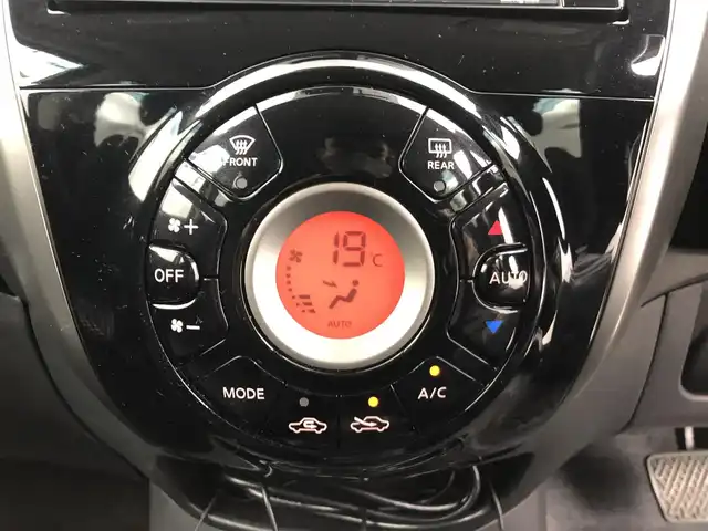 日産 ノート ライダー Vセレ +セーフ 愛知県 2015(平27)年 5.6万km スーパーブラック 純正ナビ　/（フルセグ／ＢＴ／ＣＤ／ＤＶＤ）　/バックモニター　/衝突軽減システム　/レーンキープアシスト　/アイドリングストップ　/オートライト　/電動格納ミラー　/プッシュスタート　/ＥＴＣ　/純正ＡＷ