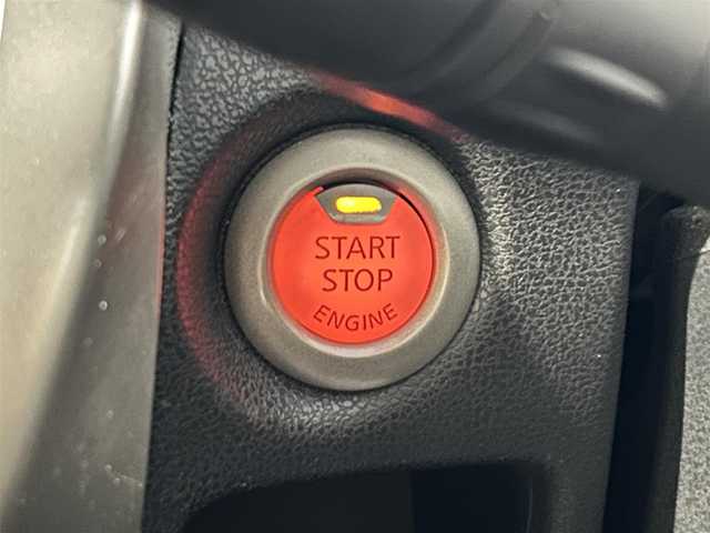 日産 ノート ライダー Vセレ +セーフ 大阪府 2015(平27)年 5.6万km スーパーブラック 社外ナビ フルセグTV CD DVD BT BD/バックカメラ/ETC/LEDオートヘッドライト/衝突被害軽減ブレーキ/レーンアシスト/横滑り防止/純正アルミホイール/革巻きステアリング/オートエアコン/スマートキー/プッシュエンジンスタート/保証書 取説/禁煙車