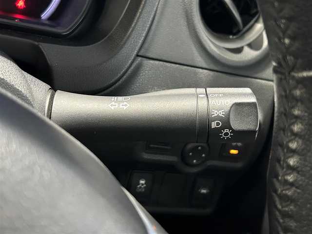 日産 ノート ライダー Vセレ +セーフ 大阪府 2015(平27)年 5.6万km スーパーブラック 社外ナビ フルセグTV CD DVD BT BD/バックカメラ/ETC/LEDオートヘッドライト/衝突被害軽減ブレーキ/レーンアシスト/横滑り防止/純正アルミホイール/革巻きステアリング/オートエアコン/スマートキー/プッシュエンジンスタート/保証書 取説/禁煙車