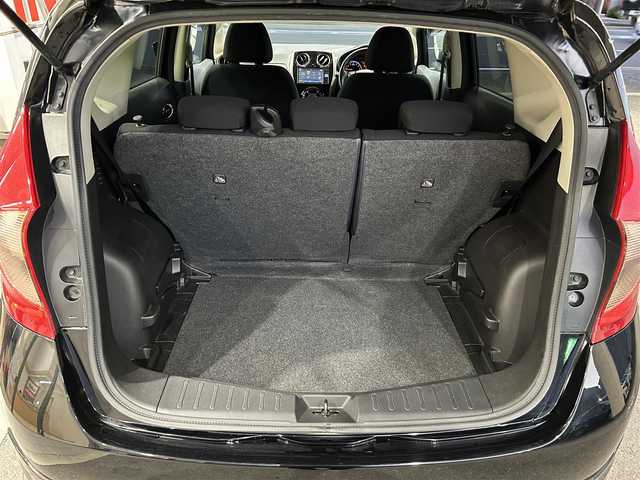 日産 ノート ライダー Vセレ +セーフ 大阪府 2015(平27)年 5.6万km スーパーブラック 社外ナビ フルセグTV CD DVD BT BD/バックカメラ/ETC/LEDオートヘッドライト/衝突被害軽減ブレーキ/レーンアシスト/横滑り防止/純正アルミホイール/革巻きステアリング/オートエアコン/スマートキー/プッシュエンジンスタート/保証書 取説/禁煙車