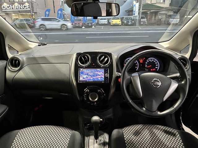 日産 ノート ライダー Vセレ +セーフ 大阪府 2015(平27)年 5.6万km スーパーブラック 社外ナビ フルセグTV CD DVD BT BD/バックカメラ/ETC/LEDオートヘッドライト/衝突被害軽減ブレーキ/レーンアシスト/横滑り防止/純正アルミホイール/革巻きステアリング/オートエアコン/スマートキー/プッシュエンジンスタート/保証書 取説/禁煙車