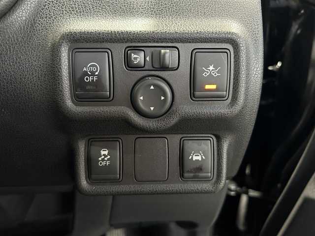 日産 ノート ライダー Vセレ +セーフ 大阪府 2015(平27)年 5.6万km スーパーブラック 社外ナビ フルセグTV CD DVD BT BD/バックカメラ/ETC/LEDオートヘッドライト/衝突被害軽減ブレーキ/レーンアシスト/横滑り防止/純正アルミホイール/革巻きステアリング/オートエアコン/スマートキー/プッシュエンジンスタート/保証書 取説/禁煙車