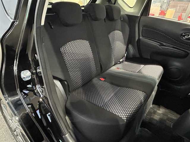 日産 ノート ライダー Vセレ +セーフ 大阪府 2015(平27)年 5.6万km スーパーブラック 社外ナビ フルセグTV CD DVD BT BD/バックカメラ/ETC/LEDオートヘッドライト/衝突被害軽減ブレーキ/レーンアシスト/横滑り防止/純正アルミホイール/革巻きステアリング/オートエアコン/スマートキー/プッシュエンジンスタート/保証書 取説/禁煙車