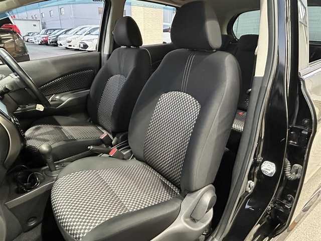 日産 ノート ライダー Vセレ +セーフ 大阪府 2015(平27)年 5.6万km スーパーブラック 社外ナビ フルセグTV CD DVD BT BD/バックカメラ/ETC/LEDオートヘッドライト/衝突被害軽減ブレーキ/レーンアシスト/横滑り防止/純正アルミホイール/革巻きステアリング/オートエアコン/スマートキー/プッシュエンジンスタート/保証書 取説/禁煙車