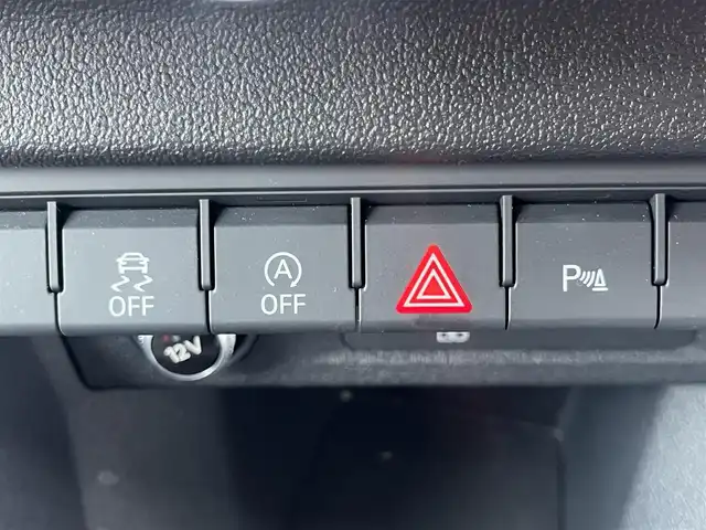 アウディ Ａ１ SB 35TFSI アドバンスド 静岡県 2019(令1)年 2.9万km グレイシアホワイトメタリック デビューパッケージ/・コントラストルーフ/・コントラストパッケージ （ブラック）/・サイドシル ブラック /・アルミホイール 5スポークデザイン/ナビゲーションパッケージ/・MMI ナビゲーションシステム/ ・バーチャルコックピット/コンビニエンスパッケージ/・アドバンストキー /・リヤビューカメラ /・アウディパーキングシステム /・デラックスオートマチックエアコンディショナー /・シートヒーター（フロント）/クルーズコントロール/Audiプレセンス/前方ドラレコ/ETC2/0/純正17インチアルミホイール