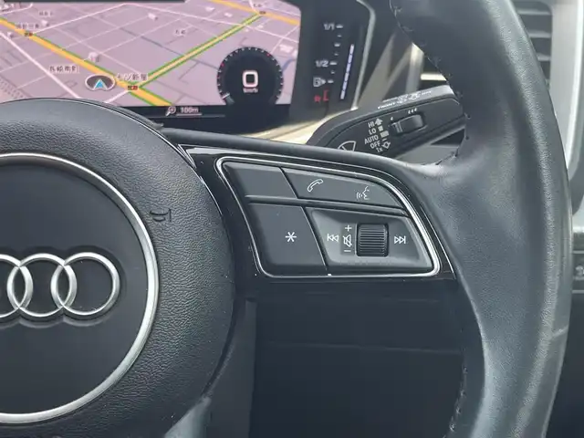 アウディ Ａ１ SB 35TFSI アドバンスド 静岡県 2019(令1)年 2.9万km グレイシアホワイトメタリック デビューパッケージ/・コントラストルーフ/・コントラストパッケージ （ブラック）/・サイドシル ブラック /・アルミホイール 5スポークデザイン/ナビゲーションパッケージ/・MMI ナビゲーションシステム/ ・バーチャルコックピット/コンビニエンスパッケージ/・アドバンストキー /・リヤビューカメラ /・アウディパーキングシステム /・デラックスオートマチックエアコンディショナー /・シートヒーター（フロント）/クルーズコントロール/Audiプレセンス/前方ドラレコ/ETC2/0/純正17インチアルミホイール
