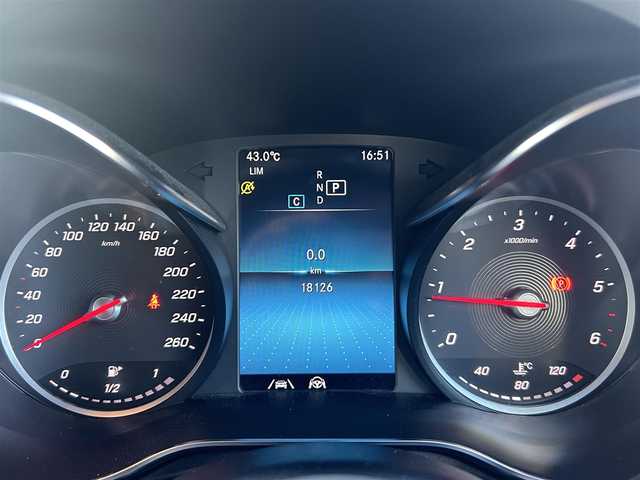 メルセデス・ベンツ ＧＬＣ２２０ 福岡県 2020(令2)年 1.9万km オブシディアンブラック ワンオーナー/パノラマサンルーフ/レーダーセーフティパッケージ/アダプティブクルーズコントロール/レーンキープアシスト/ブラインドスポットモニター/アクティブセーフティブレーキ/ハーフレザーシート/前席シートヒーター/MBUX/Applecarplay/androidauto/全方位カメラ/フルセグTV/Bluetooth/LEDヘッドライト/オートハイビーム/パワーバックドア/純正前後ドライブレコーダー/純正19インチアルミホイール/ETC2.0/取扱説明書/保証書