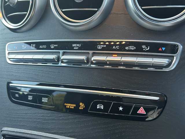 メルセデス・ベンツ ＧＬＣ２２０ 福岡県 2020(令2)年 1.9万km オブシディアンブラック ワンオーナー/パノラマサンルーフ/レーダーセーフティパッケージ/アダプティブクルーズコントロール/レーンキープアシスト/ブラインドスポットモニター/アクティブセーフティブレーキ/ハーフレザーシート/前席シートヒーター/MBUX/Applecarplay/androidauto/全方位カメラ/フルセグTV/Bluetooth/LEDヘッドライト/オートハイビーム/パワーバックドア/純正前後ドライブレコーダー/純正19インチアルミホイール/ETC2.0/取扱説明書/保証書