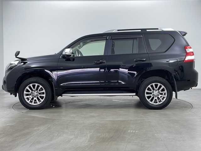 トヨタ ランドクルーザー プラド TX Lパッケージ・G－フロンティア 道央・札幌 2016(平28)年 6.7万km ブラック ・純正ナビ&DVD&CD&BT/・バックカメラ/・クルーズコントロール/・横滑り防止装置/・ＤＡＣ/・DPF(排出ガス浄化装置)/・アイドルアップ/・前席パワーシート&ヒーター/・ETC/・レザーシート/・３列目電動格納シート/・ルーフレール/・リアスポイラー/・電動格納ミラー/・純正フロアマット/・プッシュスタート/・ＬＥＤヘッドライト/・オートライト/・スマートキー