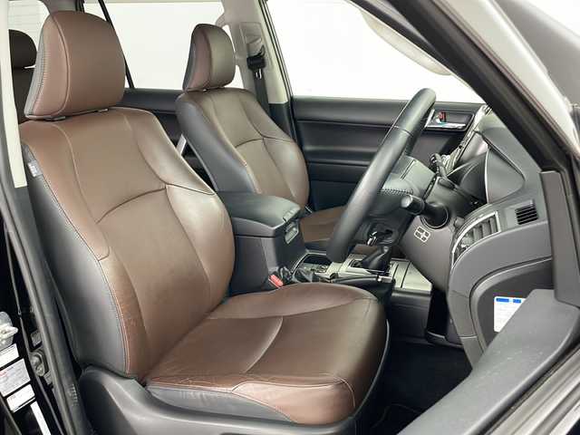 トヨタ ランドクルーザー プラド TX Lパッケージ・G－フロンティア 道央・札幌 2016(平28)年 6.7万km ブラック ・純正ナビ&DVD&CD&BT/・バックカメラ/・クルーズコントロール/・横滑り防止装置/・ＤＡＣ/・DPF(排出ガス浄化装置)/・アイドルアップ/・前席パワーシート&ヒーター/・ETC/・レザーシート/・３列目電動格納シート/・ルーフレール/・リアスポイラー/・電動格納ミラー/・純正フロアマット/・プッシュスタート/・ＬＥＤヘッドライト/・オートライト/・スマートキー