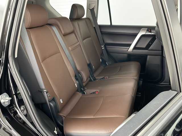 トヨタ ランドクルーザー プラド TX Lパッケージ・G－フロンティア 道央・札幌 2016(平28)年 6.7万km ブラック ・純正ナビ&DVD&CD&BT/・バックカメラ/・クルーズコントロール/・横滑り防止装置/・ＤＡＣ/・DPF(排出ガス浄化装置)/・アイドルアップ/・前席パワーシート&ヒーター/・ETC/・レザーシート/・３列目電動格納シート/・ルーフレール/・リアスポイラー/・電動格納ミラー/・純正フロアマット/・プッシュスタート/・ＬＥＤヘッドライト/・オートライト/・スマートキー