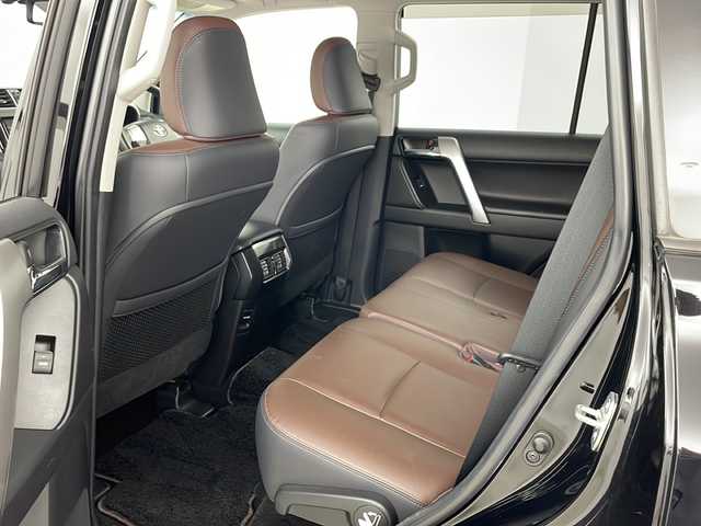 トヨタ ランドクルーザー プラド TX Lパッケージ・G－フロンティア 道央・札幌 2016(平28)年 6.7万km ブラック ・純正ナビ&DVD&CD&BT/・バックカメラ/・クルーズコントロール/・横滑り防止装置/・ＤＡＣ/・DPF(排出ガス浄化装置)/・アイドルアップ/・前席パワーシート&ヒーター/・ETC/・レザーシート/・３列目電動格納シート/・ルーフレール/・リアスポイラー/・電動格納ミラー/・純正フロアマット/・プッシュスタート/・ＬＥＤヘッドライト/・オートライト/・スマートキー