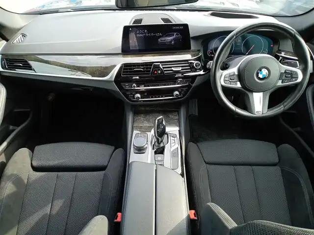ＢＭＷ ５２３ｄ xDrive Mスピリット 福井県 2019(令1)年 9.1万km サファイアブラックP 全方位カメラ/純正18インチAW/前席パワーシート/ウッドパネル/前後ドライブレコーダー/前後コーナーセンサー/クルーズコントロール/パーキングアシスト/SOSボタン/クリアランスソナー/R・Fフォグ/LEDヘッドライト/衝突被害軽減システム/純正HDDナビ/ETC/アイドリングストップ/レーンキープアシスト/横滑り防止装置/盗難防止装置/ダブル＋サイドエアバッグ/カーテンエアバッグ/純正フロアマット/スマートキー